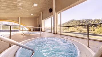 Indoor spa tub