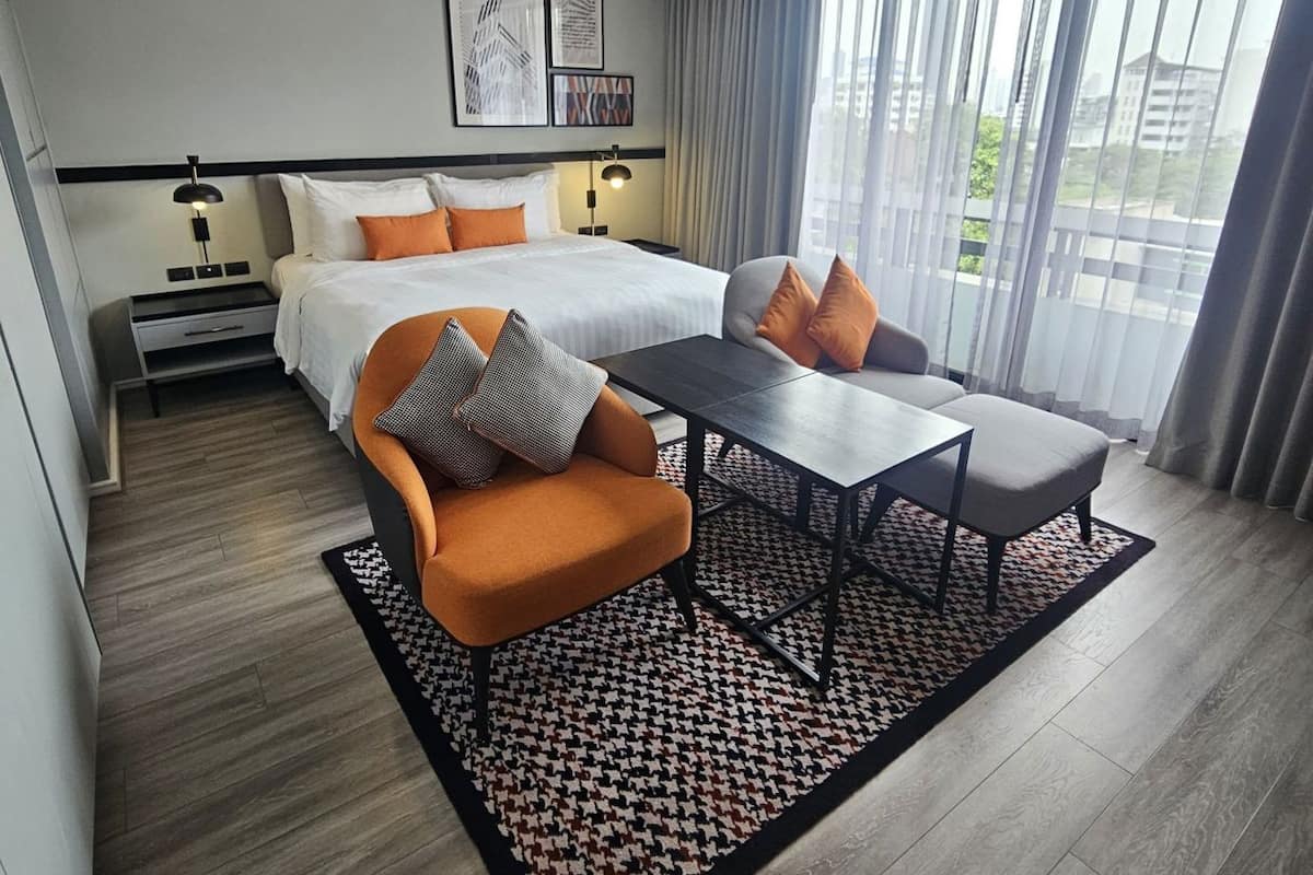 In-room safe, individually furnished, desk, iron/ironing board