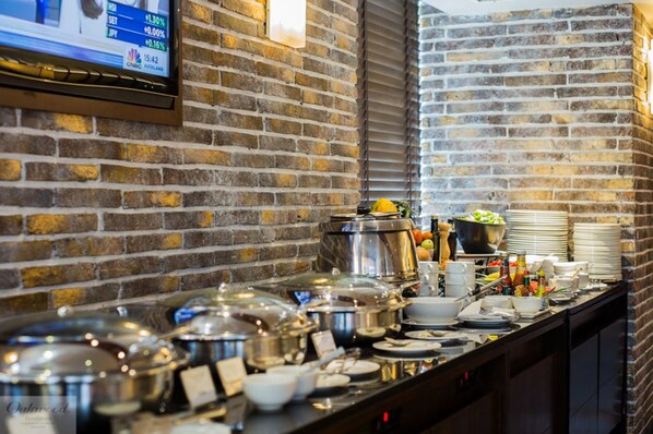Daily buffet breakfast (THB 350 per person)