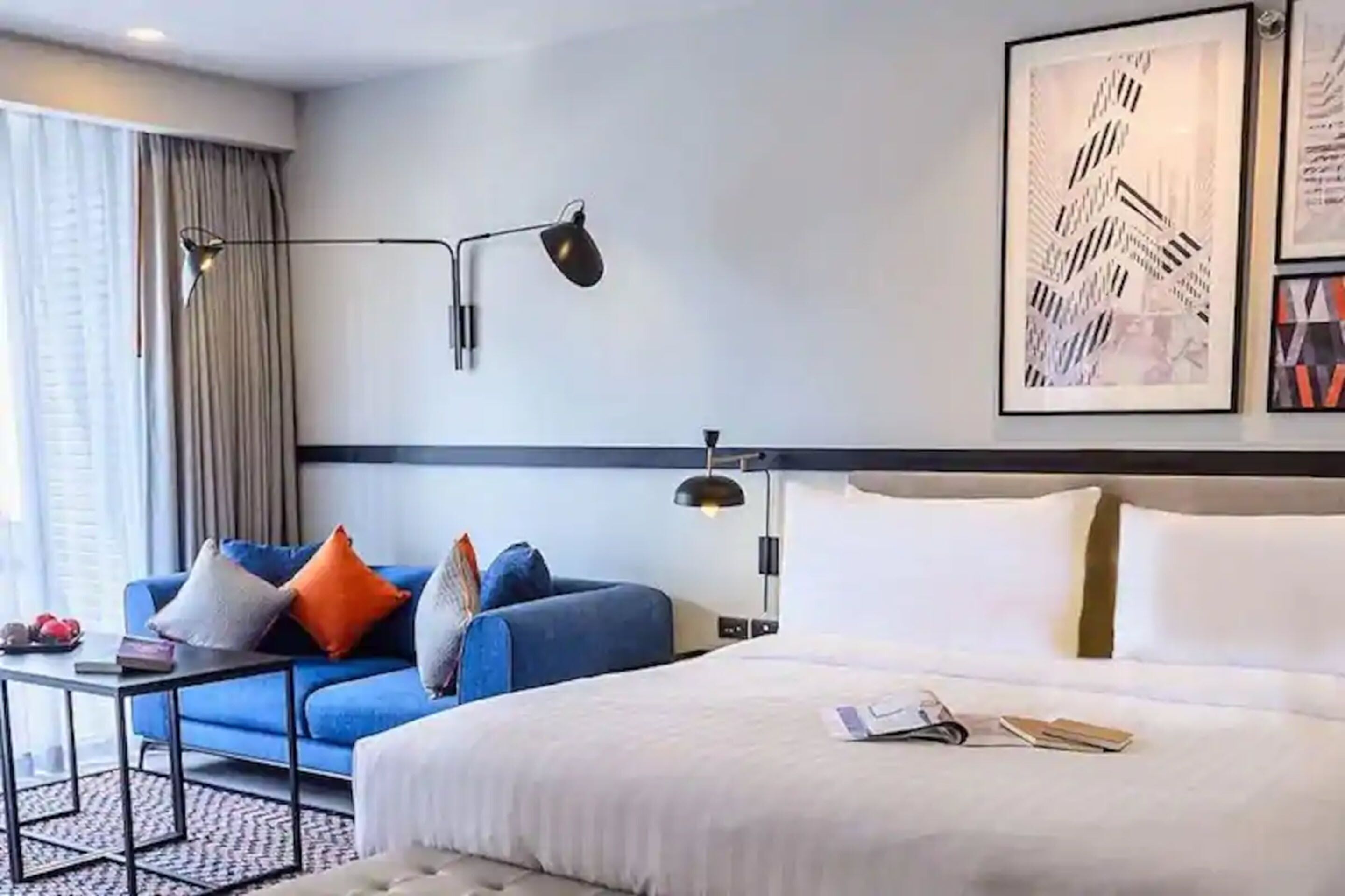 Safe på rommet, individuelt innredet, skrivebord og strykejern/-brett