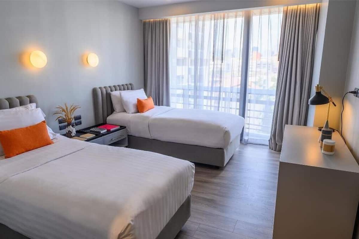 Safe på rommet, individuelt innredet, skrivebord og strykejern/-brett