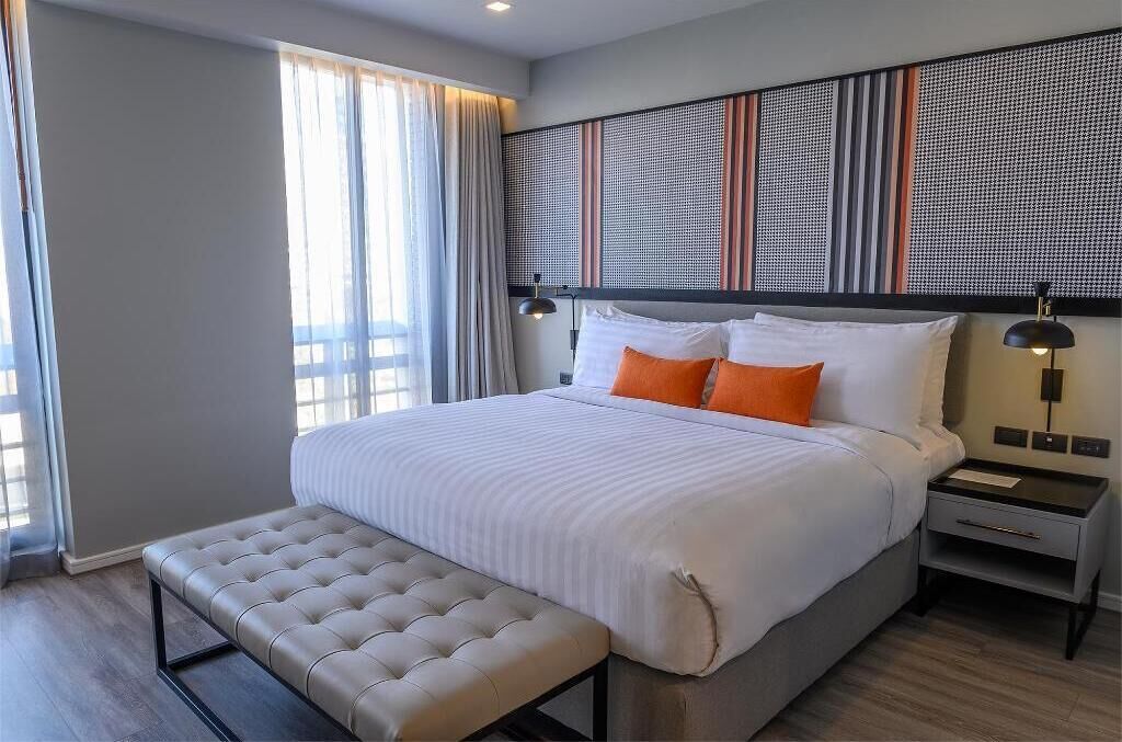 Két bảo mật tại phòng, trang bị nội thất với thiết kế riêng biệt, bàn 