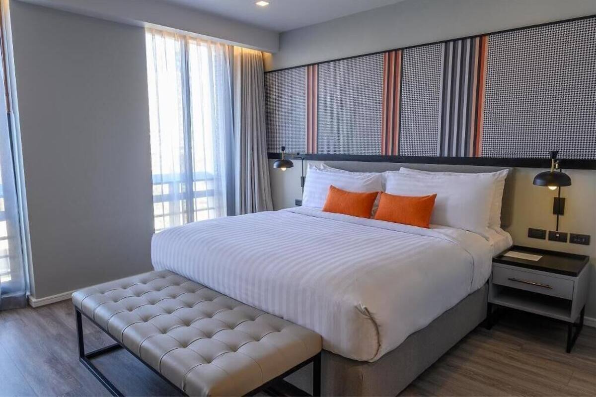 Két bảo mật tại phòng, trang bị nội thất với thiết kế riêng biệt, bàn