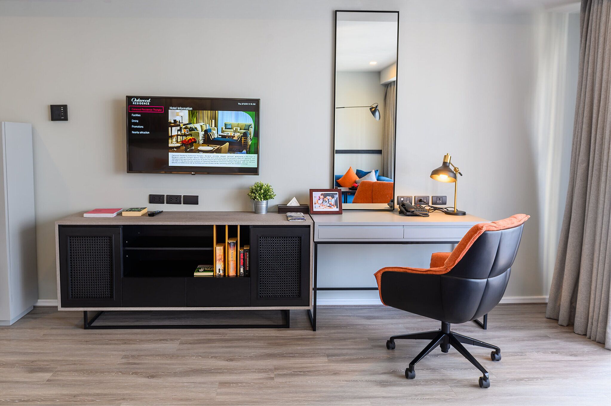 in-room safe, individually furnished, desk, iron/ironing board