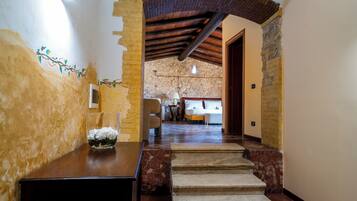 Classic-Suite | Zimmersafe, Schreibtisch, schallisolierte Zimmer, BĂŒgeleisen/BĂŒgelbrett