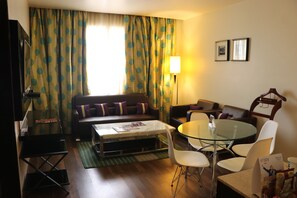 Téléviseur de 32 po avec télévision par câble, lecteur de DVD