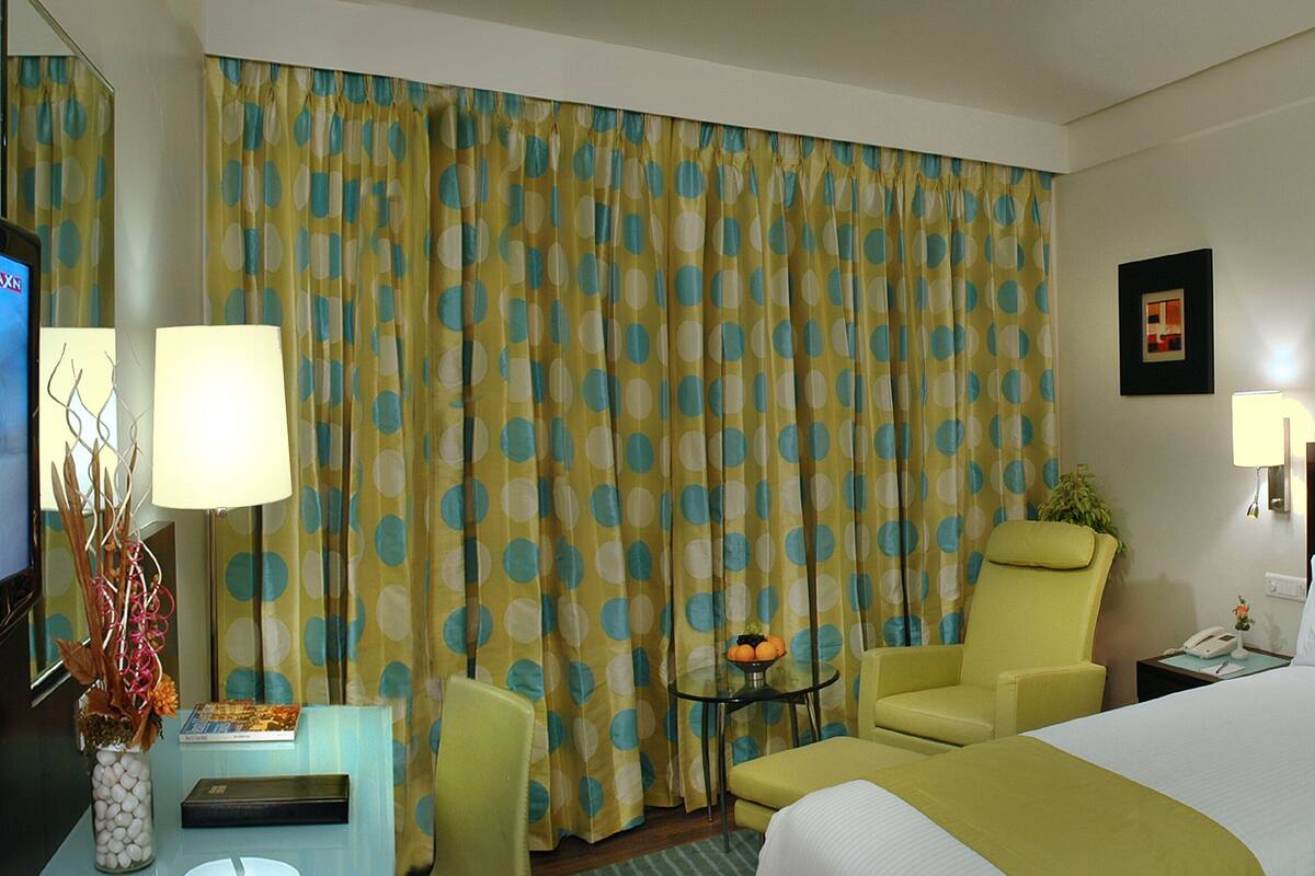 休閒客房 (Fortune Club Room) | 高級寢具、迷你吧、房內夾萬、書桌