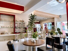 Morgenmadsbuffet hver dag (15 EUR pr. person)