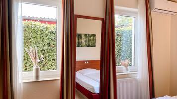 Singola Comfort | Una scrivania, tende oscuranti, ferro/asse da stiro, Wi-Fi gratuito