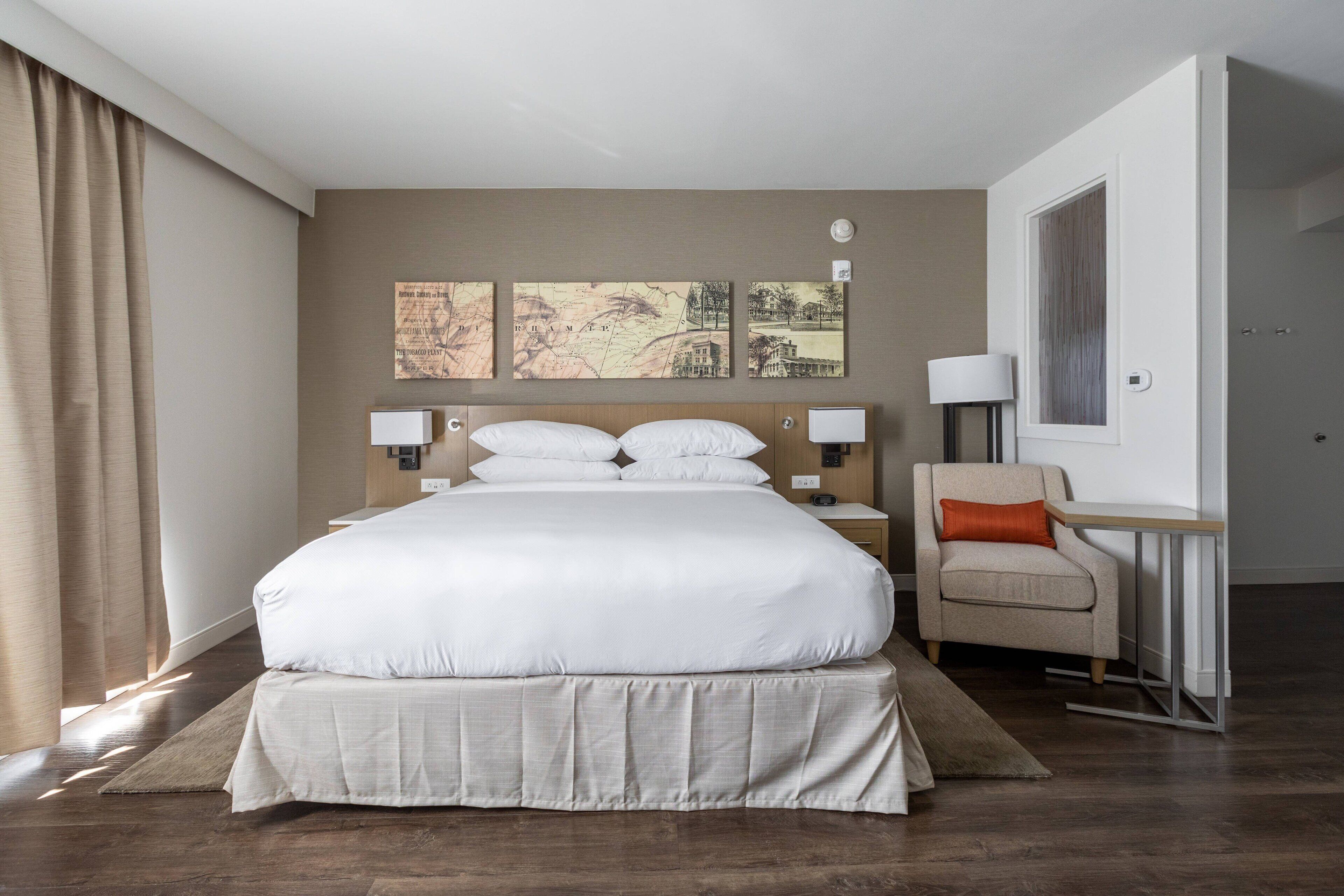 room, 1 king bed | premium bedding, pillow-top beds, in-room safe, desk