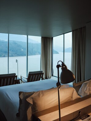 Superior Room, River View | 1 bedroom, minibar, in-room safe, desk