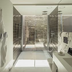 别墅, 2 间卧室, 私人游泳池 (House Collec/Douro Plunge Pool 2-Room) | 浴室 | 独立的浴缸和淋浴、免费洗浴用品、吹风机、浴袍
