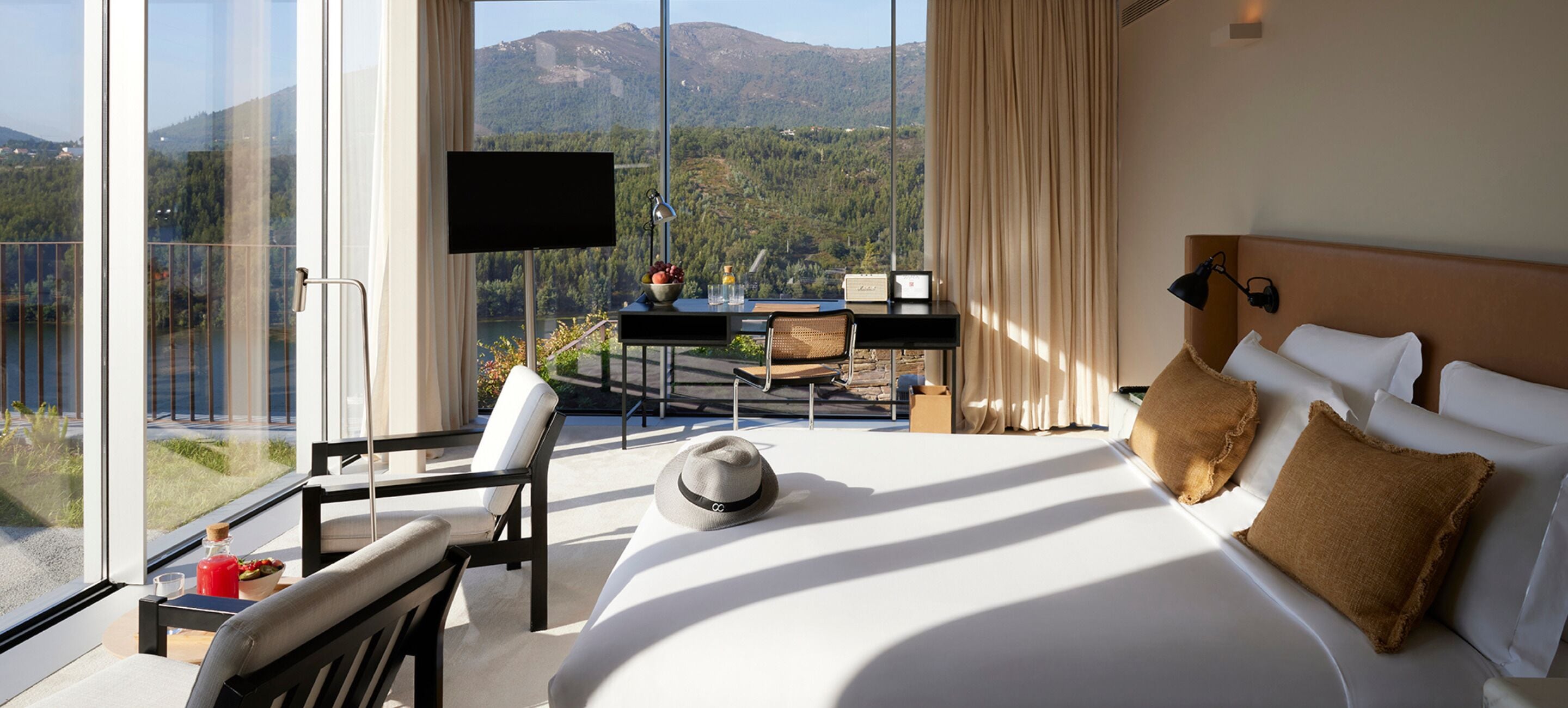 deluxe double room, balcony, river view (full view) | 1 bedroom, minibar, in-room safe, desk