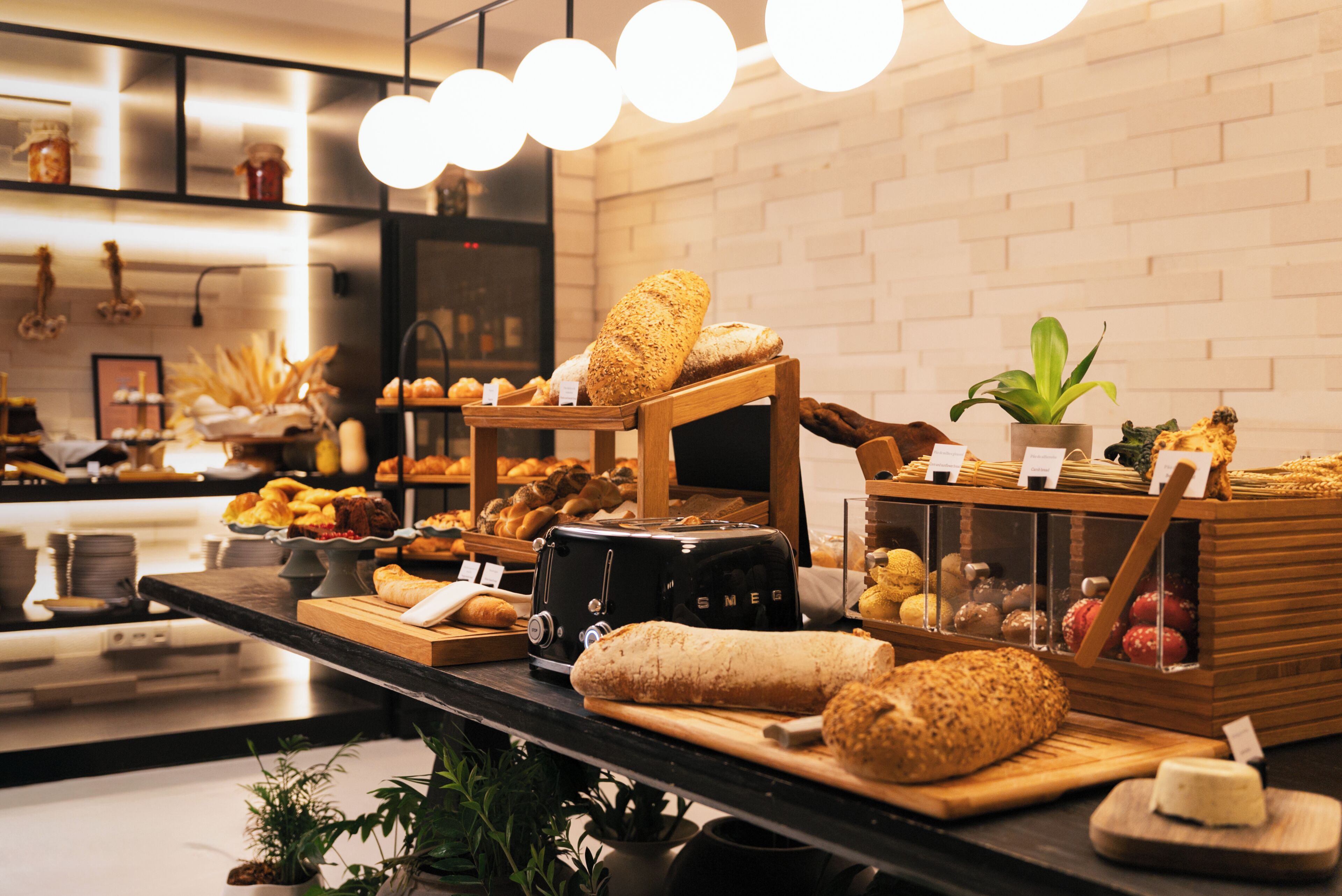 Café da manhã com buffet grátis todos os dias