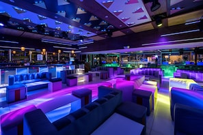 2 bars/lounges, rooftop bar