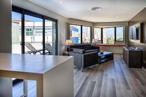 Deluxe Studio Suite, 1 Bedroom, Hot Tub, Partial Ocean View | Living area - W&P Santo Domingo (Santo Domingo)