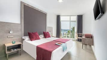 Superior Twin kamer, uitzicht op zee | Een kluis op de kamer, verduisterende gordijnen, gratis wifi, beddengoed