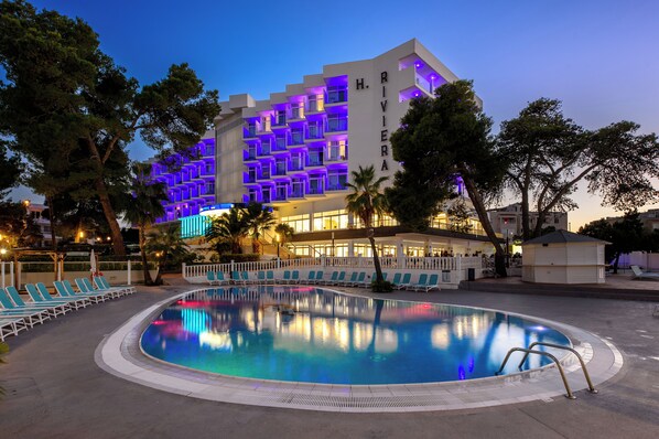 Front of property - evening/night - Hotel Vibra Riviera (Sant Josep de sa Talaia)