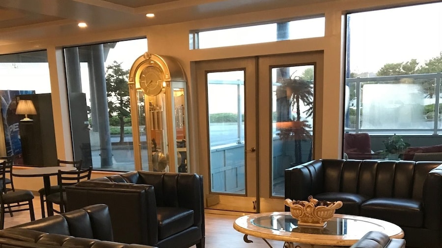 Edgewater Inn and Suites, an Ascend Collection Hotel