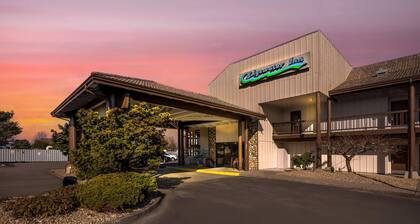 Edgewater Inn and Suites, an Ascend Collection Hotel