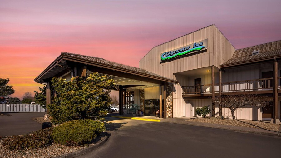 Edgewater Inn and Suites, an Ascend Collection Hotel