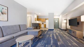 Suite, 1 kingsize-seng, ikke-røyk (Efficiency) | Skrivebord, strykejern/-brett, wi-fi (inkludert) og sengetøy