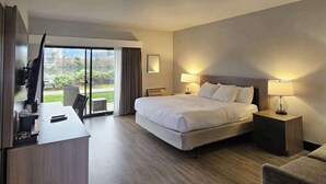 标准房, 1 张特大床, 无烟房 (Water View) | 办公桌、熨斗/熨衣板、免费 WiFi、床单