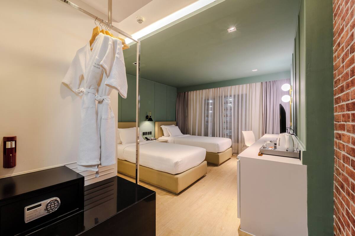 Premier Room Twin Bed | 迷你吧、客房內保險箱、遮光布/窗簾、隔音