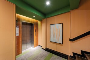 Lift - Happihaus Hotel Bangkok (Bangkok)