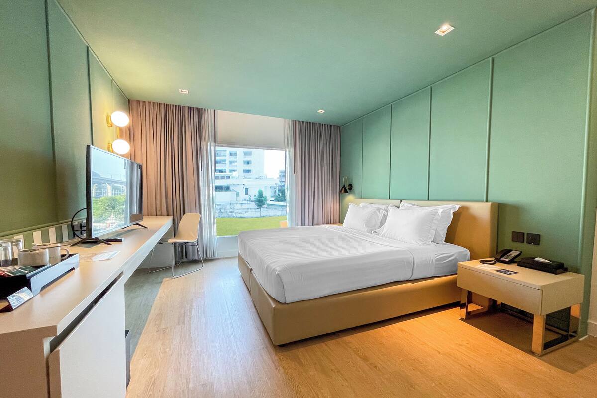 Premier Room Double Bed | 迷你吧、客房內保險箱、遮光布/窗簾、隔音