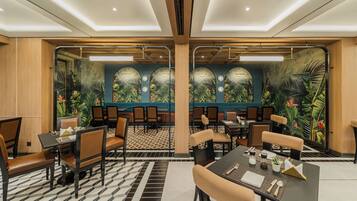 Desayuno buffet diario (THB 412 por persona)