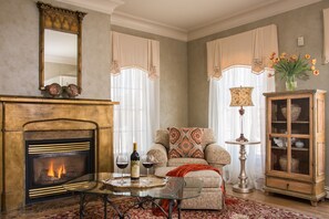 Captain Farris suite | Fireplace - The Captain Farris House B&B (South Yarmouth)