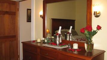 Superior Double Room, Ensuite, Garden View (Rupert Suite)