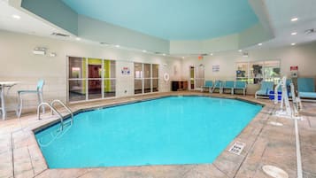 Una piscina cubierta