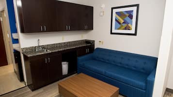 In-room safe, desk, iron/ironing board, free WiFi