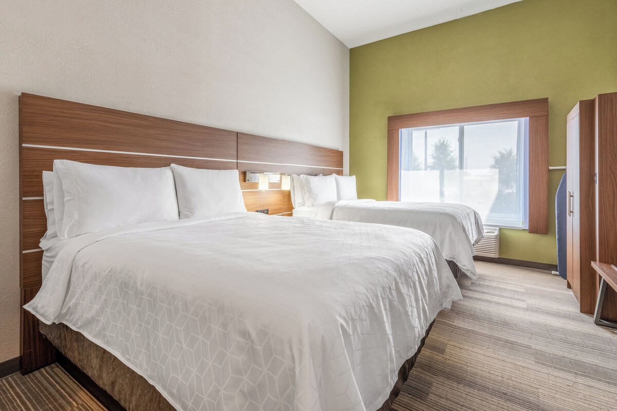 In-room safe, desk, iron/ironing board, free WiFi