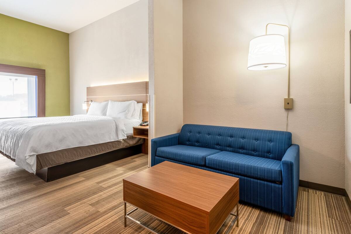 In-room safe, desk, iron/ironing board, WiFi (free)