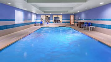 Indoor pool, sun loungers