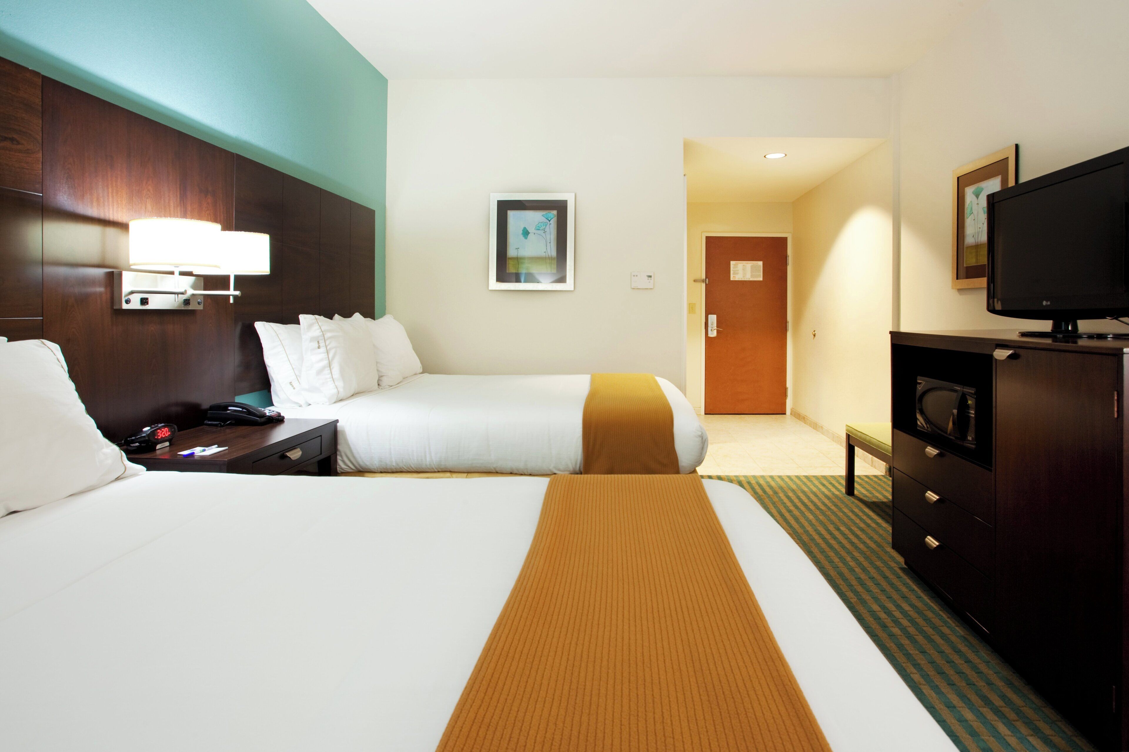 Pillowtop beds, in-room safe, desk, laptop workspace