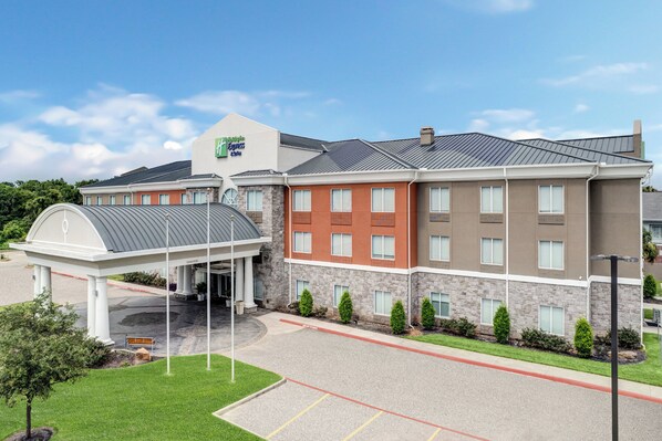A hotel with a covered entrance, multiple floors, and a stone facade.