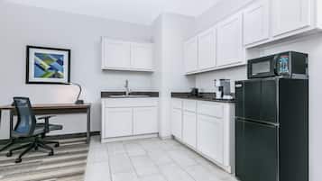 1 bedroom, in-room safe, desk, iron/ironing board