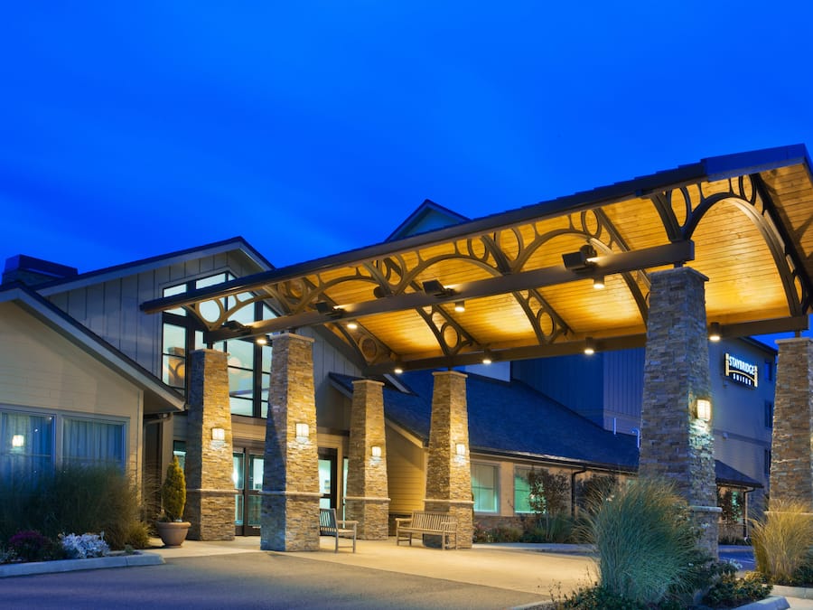 Boendets fasad - kväll/natt