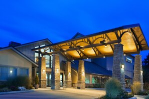 Front of property – evening/night - Staybridge Suites Everett-Paine Field by IHG (Mukilteo)