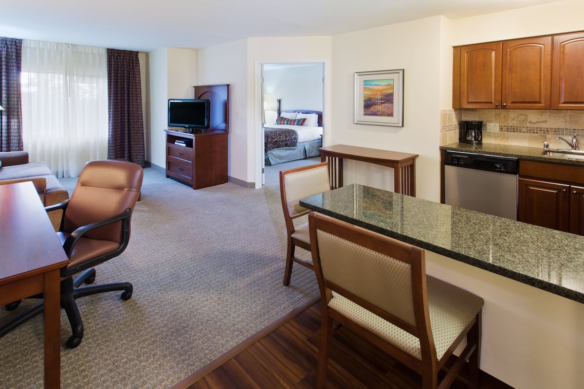 Suite, 1 King Bed