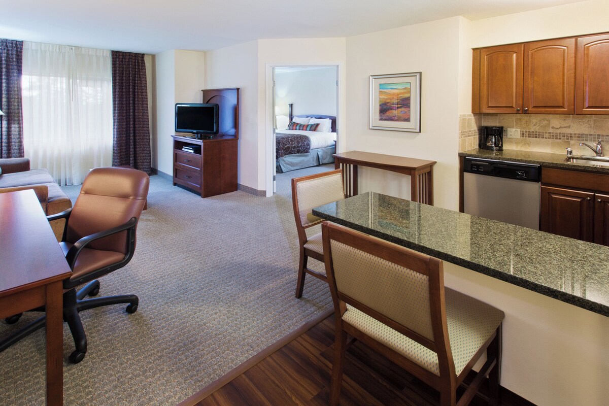 Suite, 1 King Bed | In-room safe, desk, laptop workspace, blackout drapes