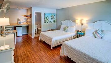 Værelse - 1 kingsize-seng - ved pool | Premium-sengetøj, strygejern/strygebræt, gratis Wi-Fi, sengetøj