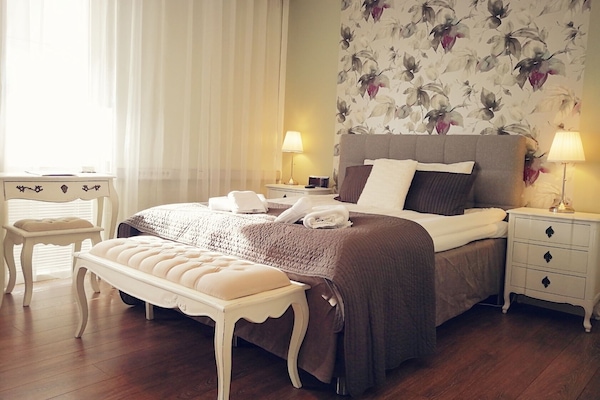 Decoración personalizada, muebles diferentes y escritorio