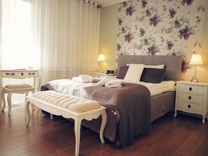 Decoración personalizada, muebles diferentes y escritorio 