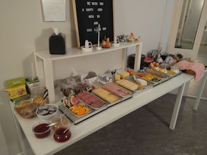 Free daily buffet breakfast