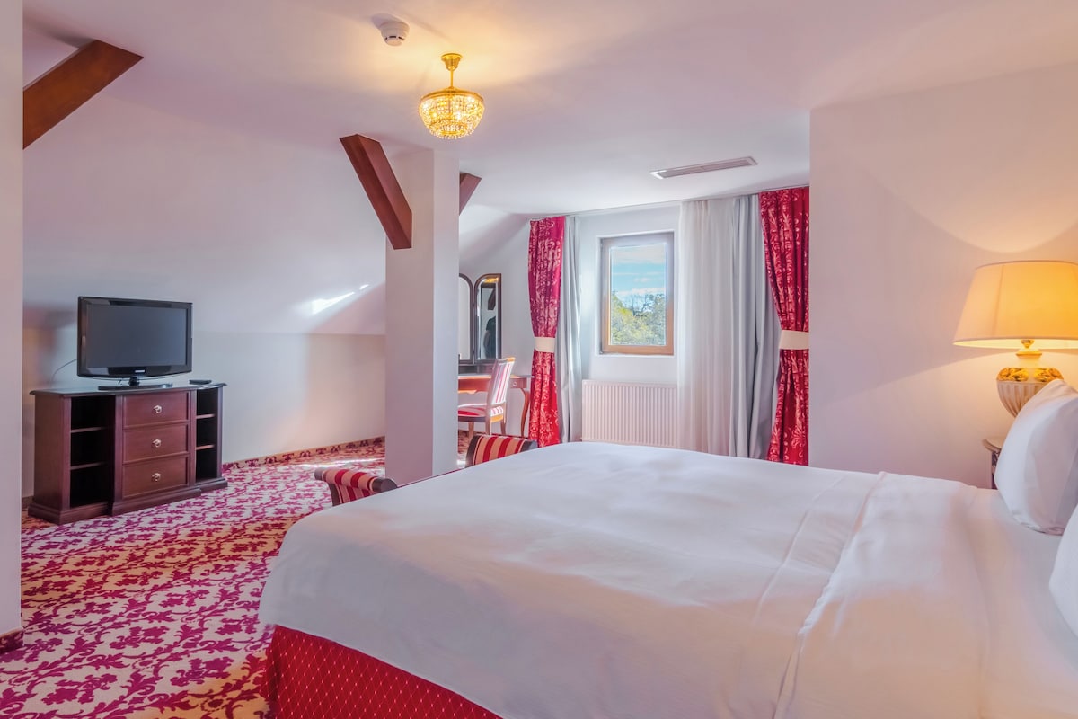 Phòng Suite dành cho gia đình, 1 giường cỡ king | Minibar, két bảo mật tại phòng, phòng cách âm 